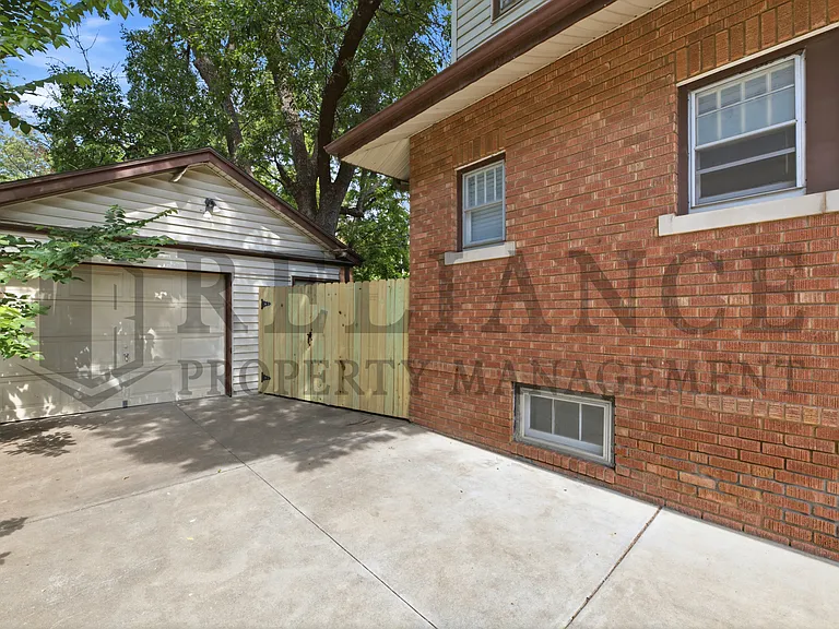 525 S Chautauqua Ave — Photo 6