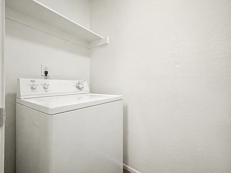 5847 N 48th Dr — Photo 26