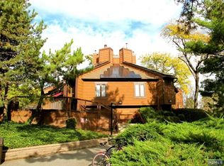 131 Sunset Ky #0, Secaucus, NJ 07094