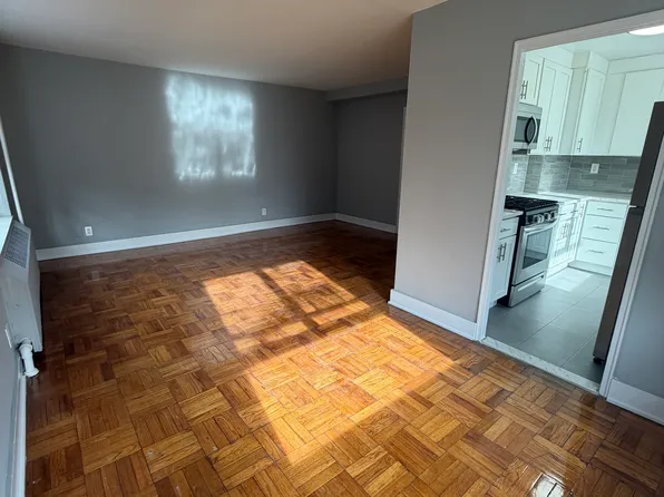 (undisclosed Address), Fresh Meadows, NY 11365