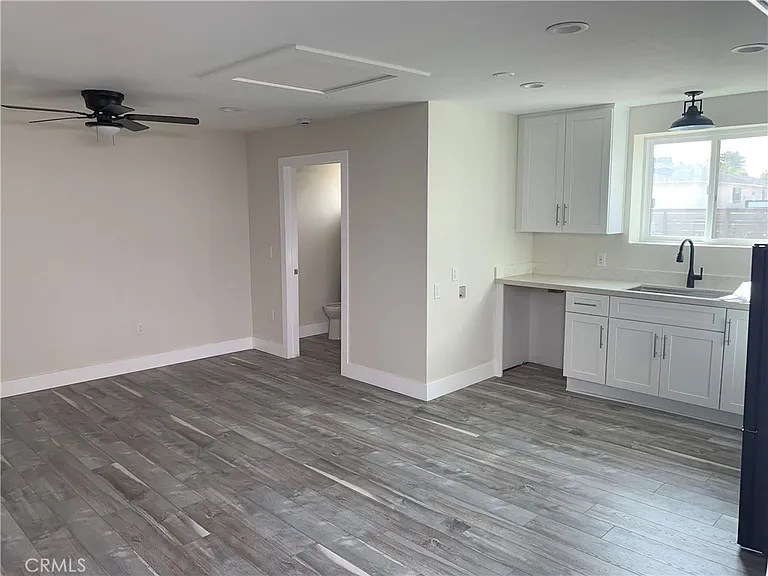 10034 Noble Ave — Photo 4