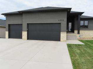 6805 Prairie View Dr, Sioux City, IA 51106