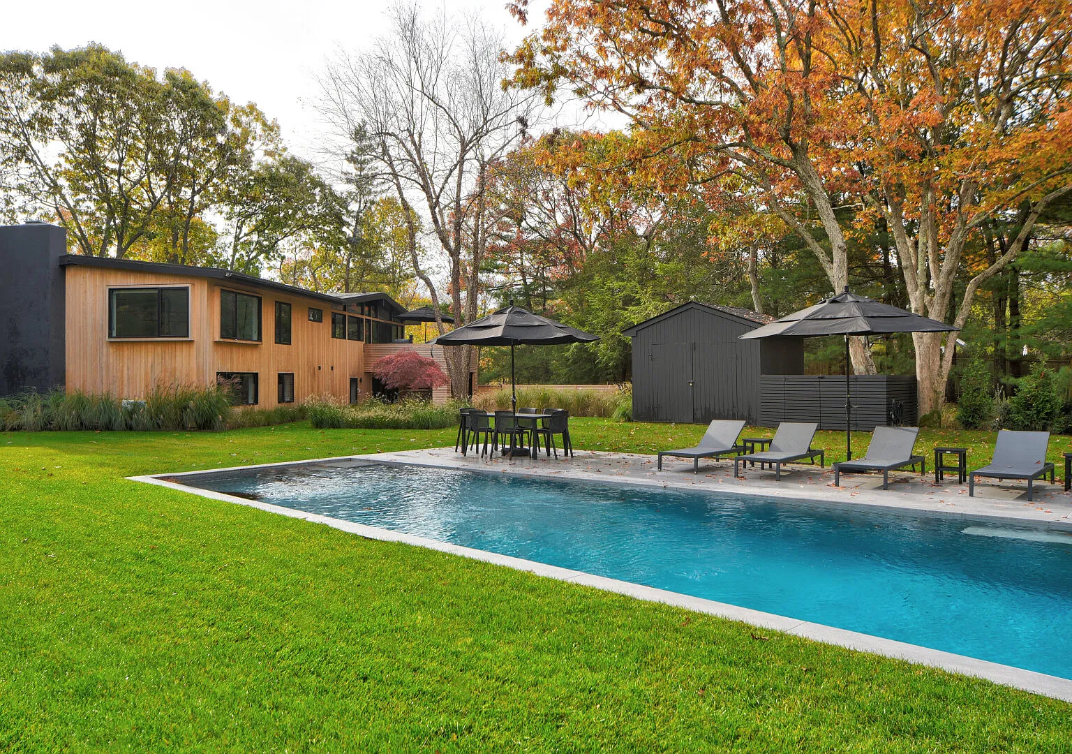 Newly Renovated with Heated Gunite Pool, Steps From The Water — Photo 2