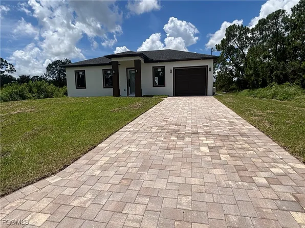1034 Iris St E, Lehigh Acres, FL 33974