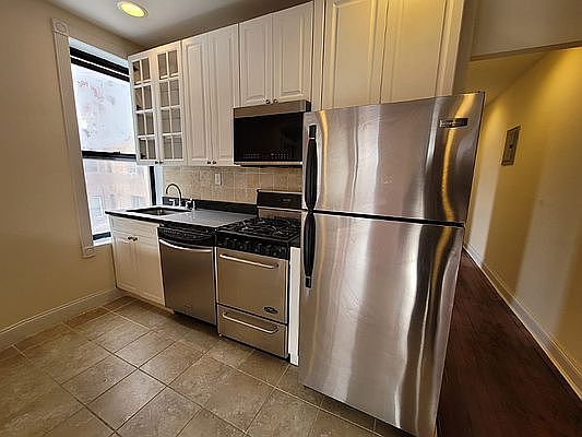 4th image of 217 E 82nd St #5X