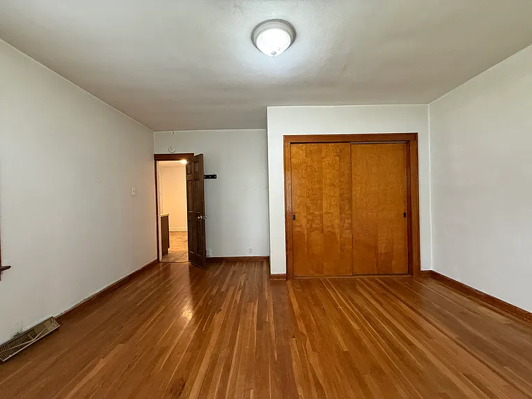 3201 Roland Ave #3201 — Photo 2