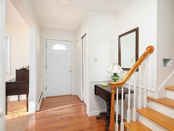 3rd image of 701 Nakomi Dr