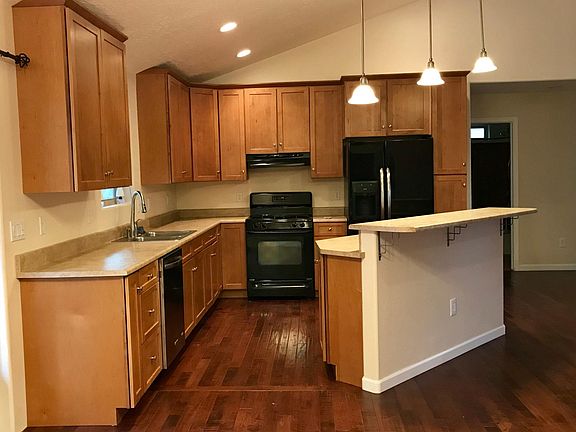 Maple Cabinets and Energy Efficient Appliances (additional l