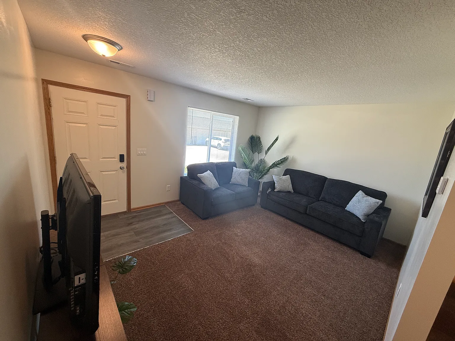 825 Parker Blvd — Photo 2