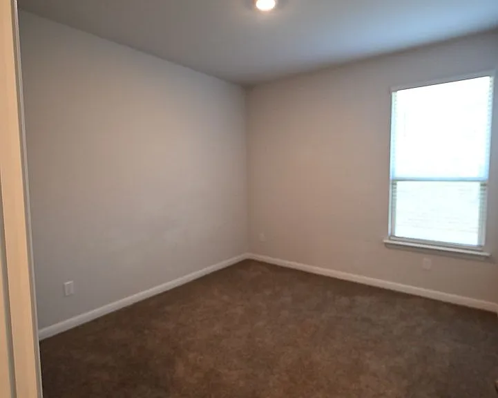121 Hollytree Ln — Photo 5