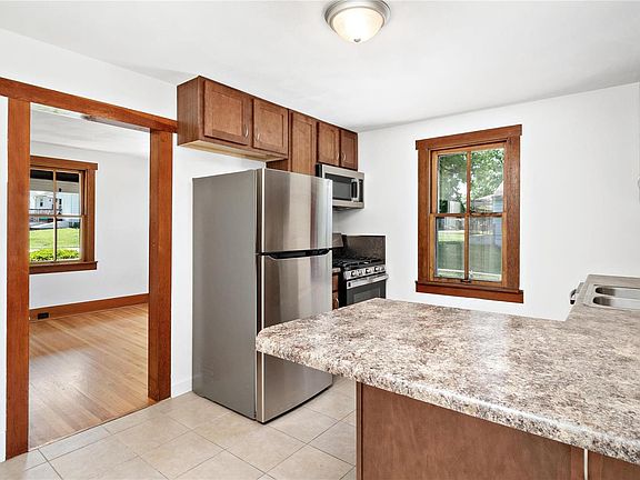 5th image of 1811 E Belle Ave