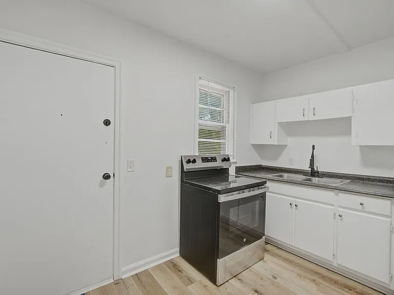 237 Broad St — Photo 20