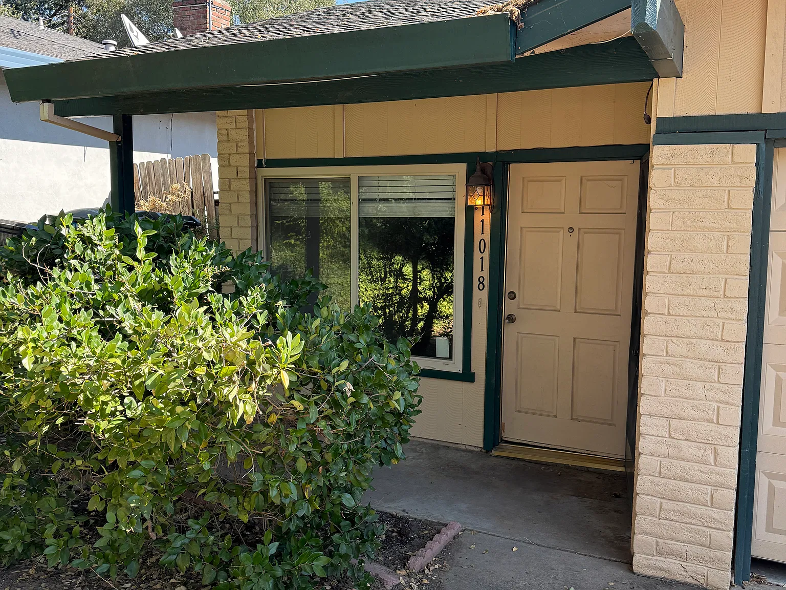 2 bed, 1050 sqft, $2,000 — Photo 2