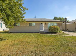 32376 Ryan Rd, Warren, MI 48092