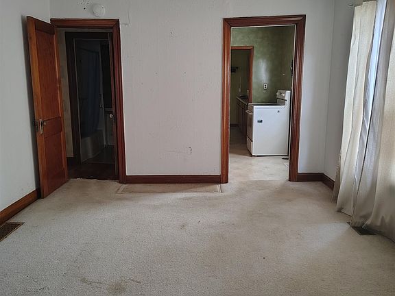 3rd image of 2020 Jefferson Ave