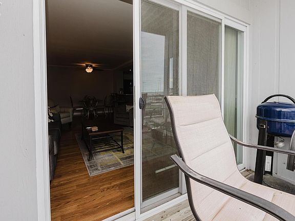 2nd image of 118 W Clinton Reef Dr #118