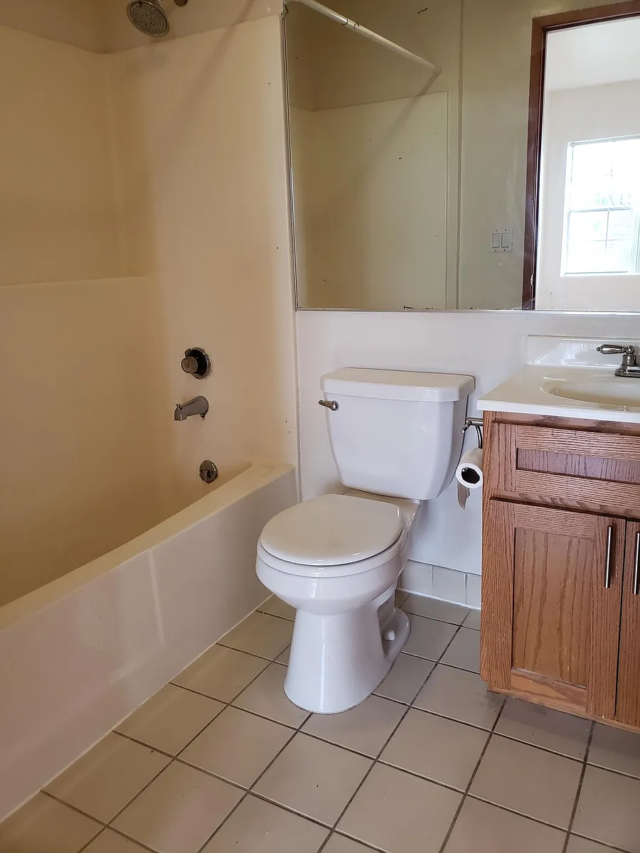 Building Photo - 820 S Mansfield Ave #301