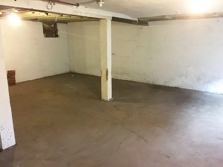 605 E Thomas St — Photo 23