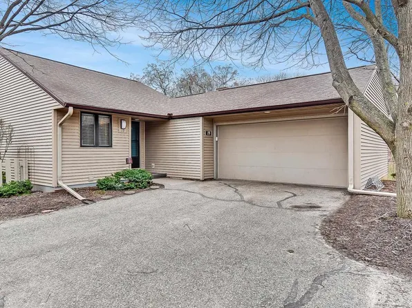 19 Oak Grove Dr, Madison, WI 53717