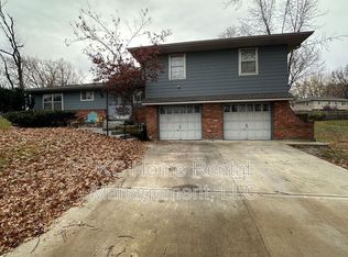 10203 W 53rd St, Shawnee, KS 66203