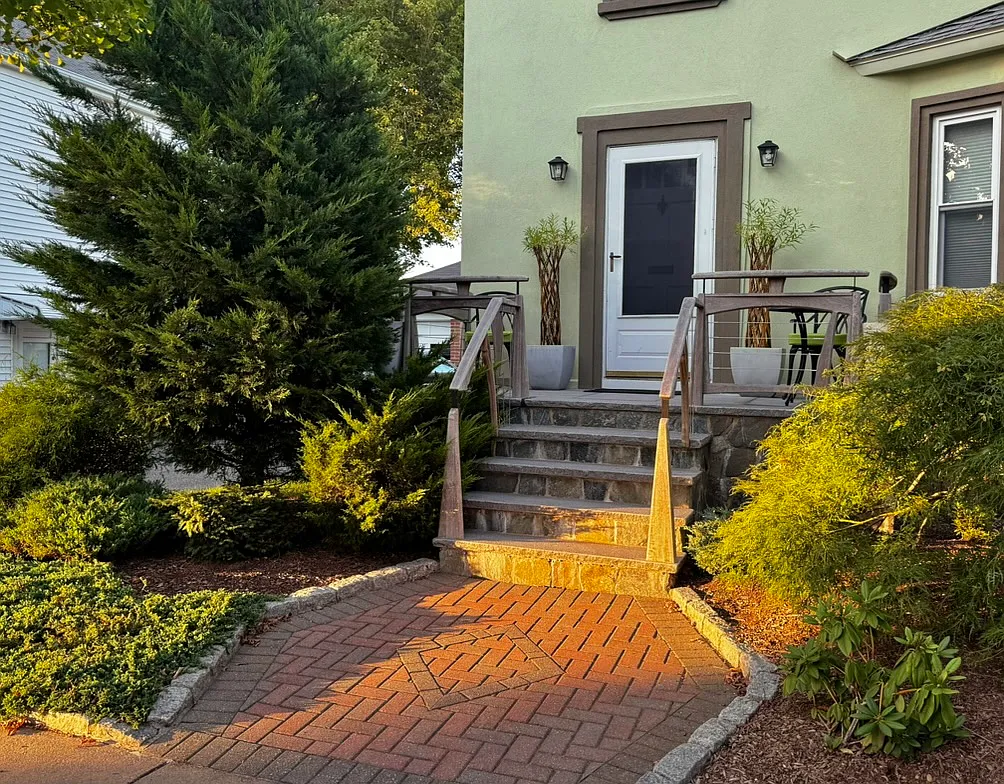 3 bed, 1368 sqft, $4,400 — Photo 2