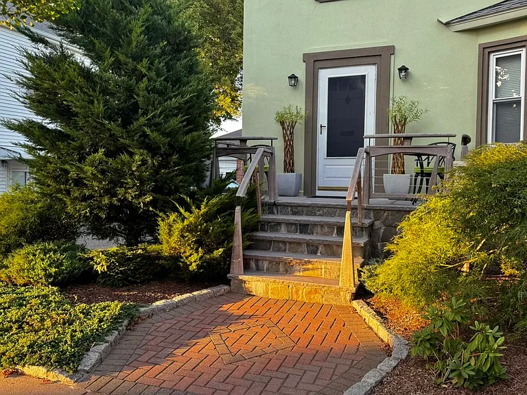 311 Temple St — Photo 2