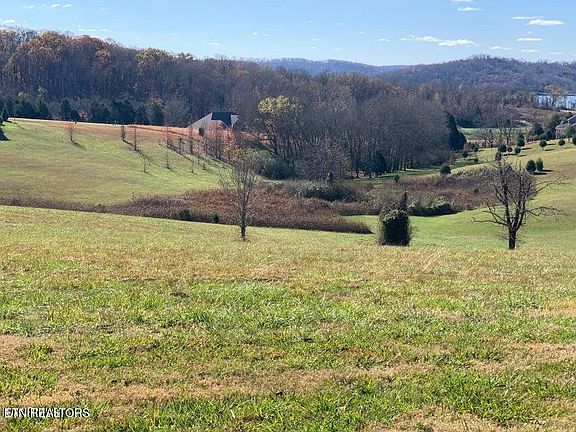 4th image of 213 Majestic View Dr