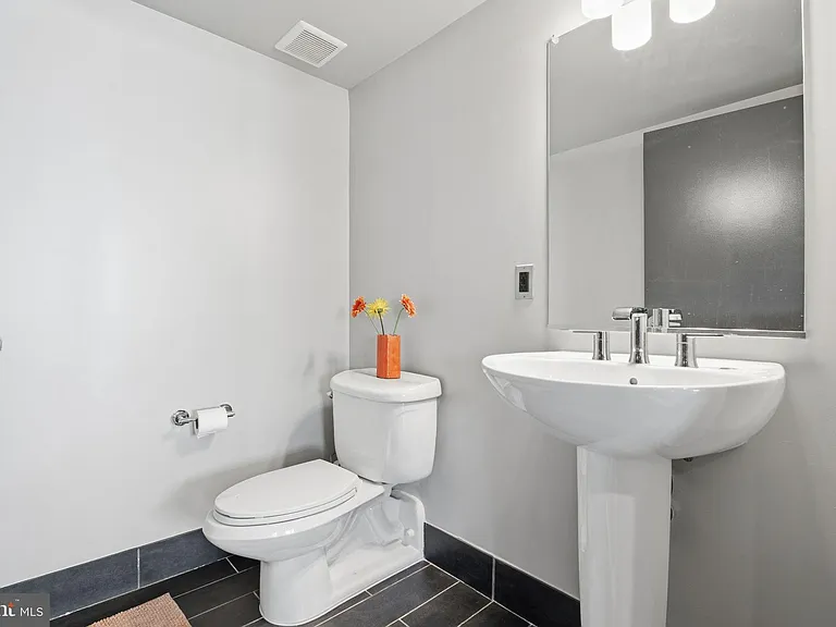 1200 Steuart St #1119 — Photo 22