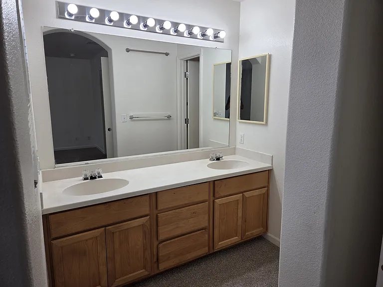1627 Riley Ln — Photo 14