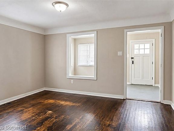 4th image of 7256 Prospect Ave