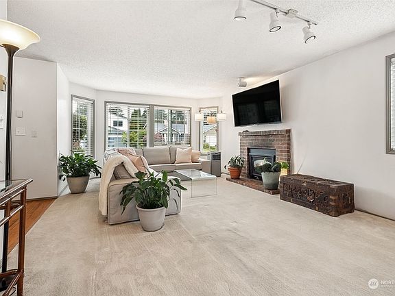 5th image of 25032 Lake Wilderness Country Club Drive SE