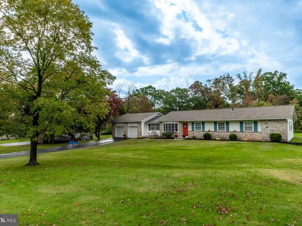 14 Acoma Ln, Collegeville, PA 19426
