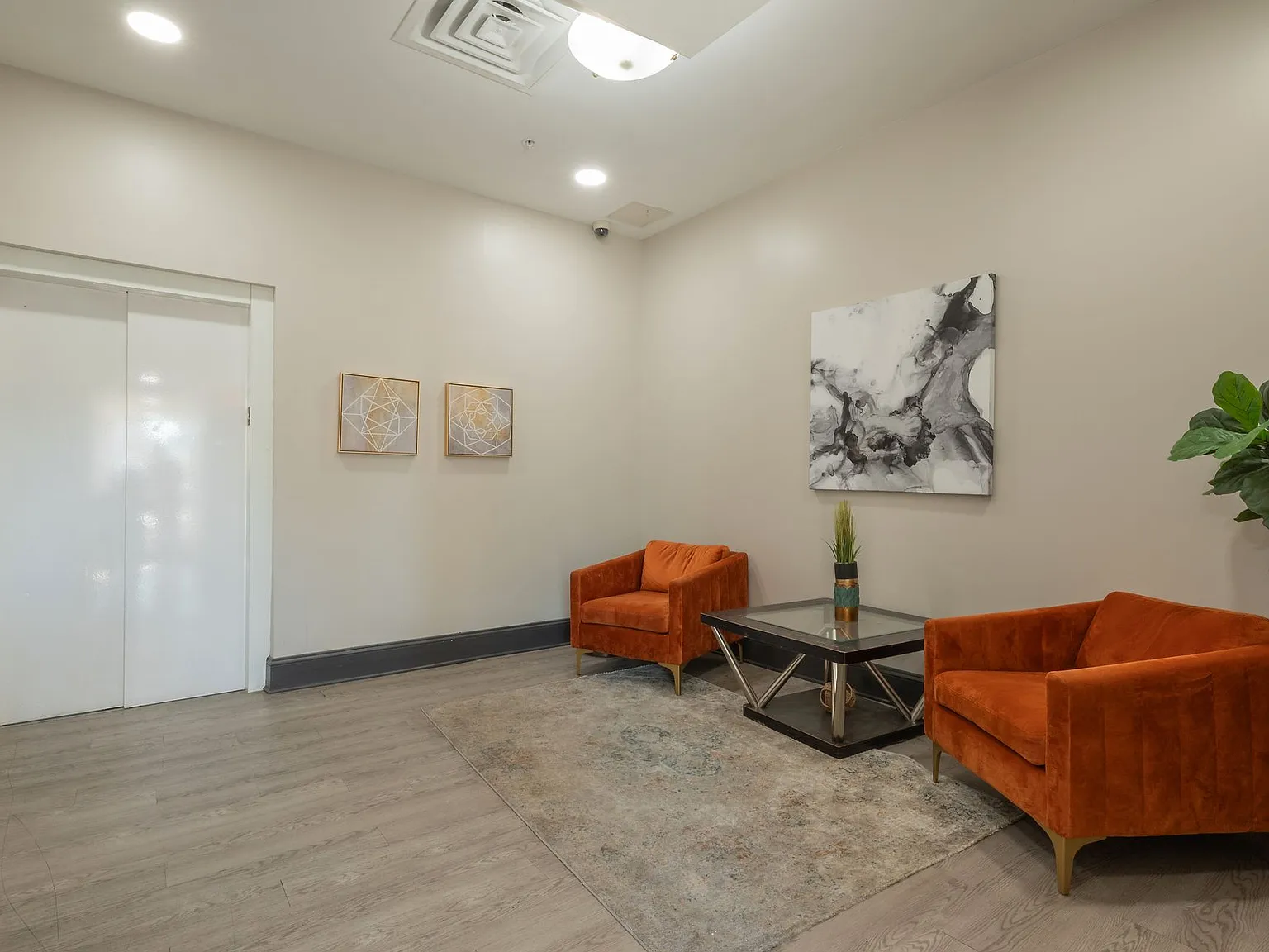 30 Franklin Apartments — Photo 2