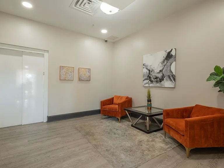 30 Franklin Apartments — Photo 3