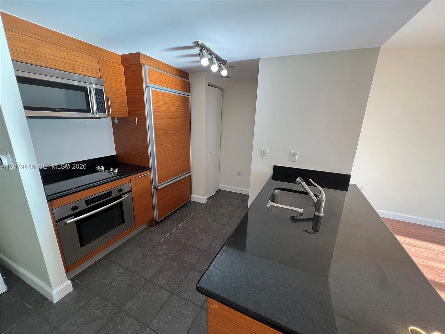 50 Biscayne Blvd — Photo 2