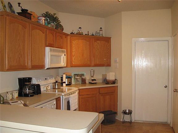 5th image of 104 Stoney Creek Ln