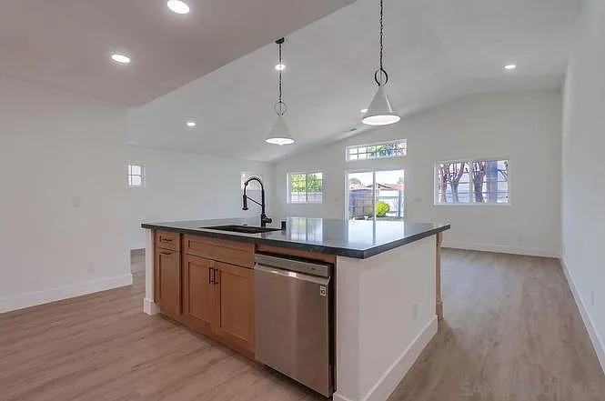 10190 Drumcliff Ave — Photo 16