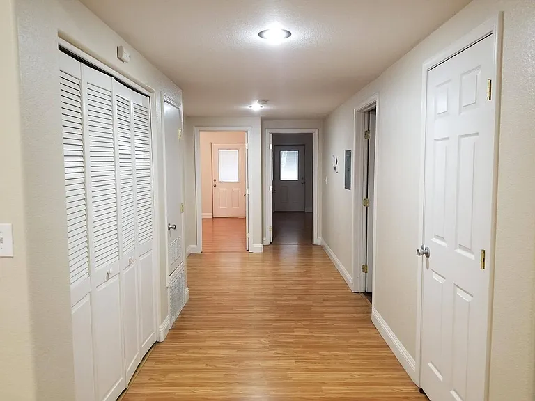 1804 G St — Photo 4