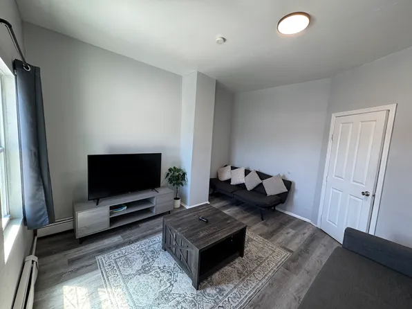 1172 Summit Avenue image 3 of 10