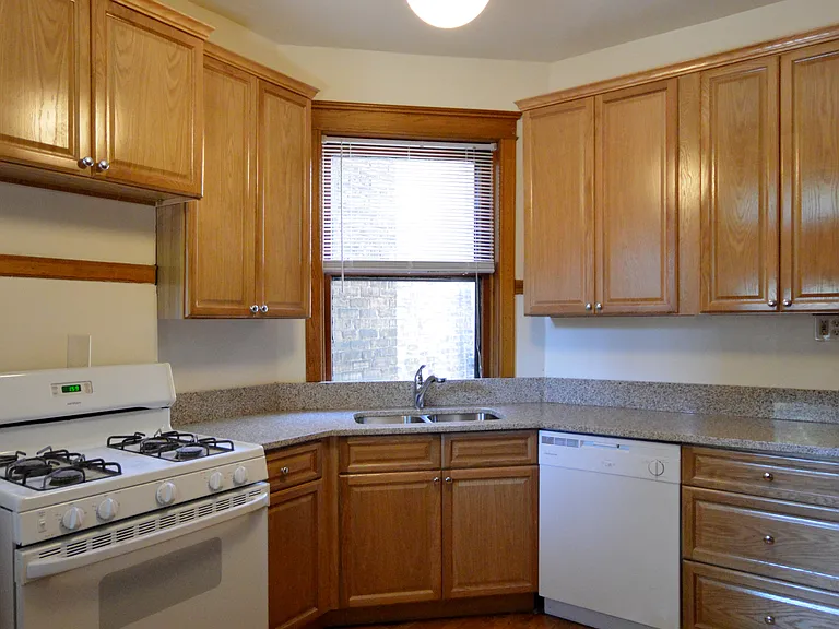 859 W Fletcher St #3 — Photo 7