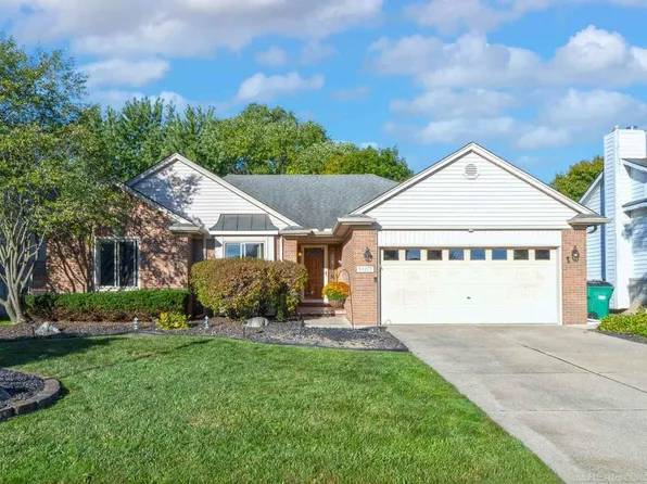 51277 Misty Brook Dr, Chesterfield, MI 48047