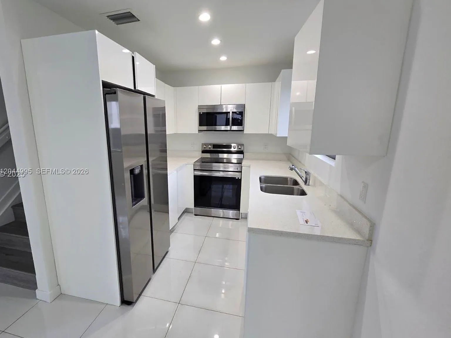 3 bed, $3,500 — Photo 2