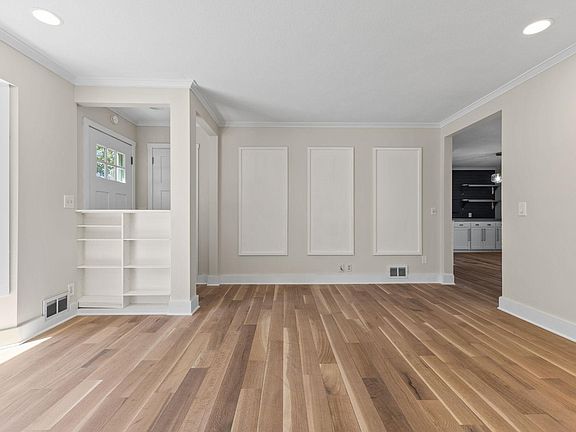 4th image of 6245 Irving Ave S