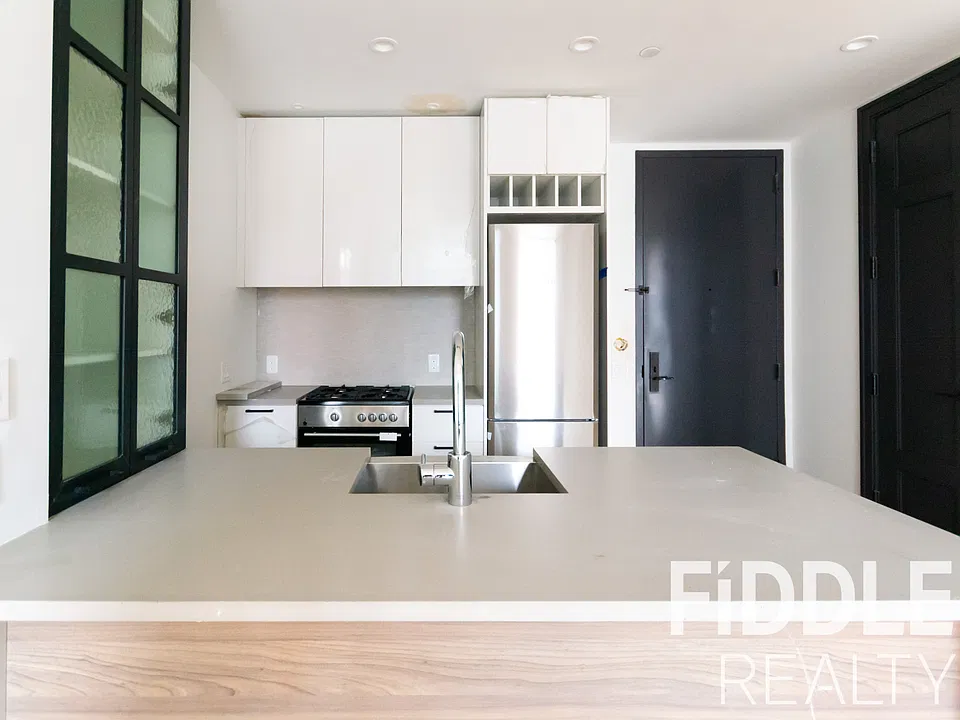 42-22 27th St #509