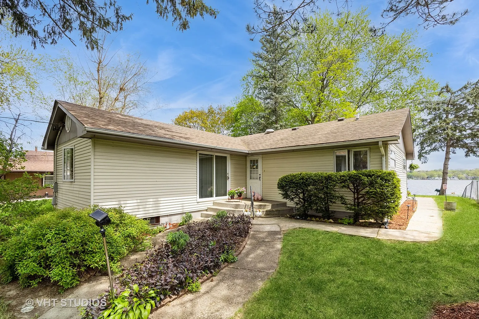 3714 W Lake Shore Dr photo 1