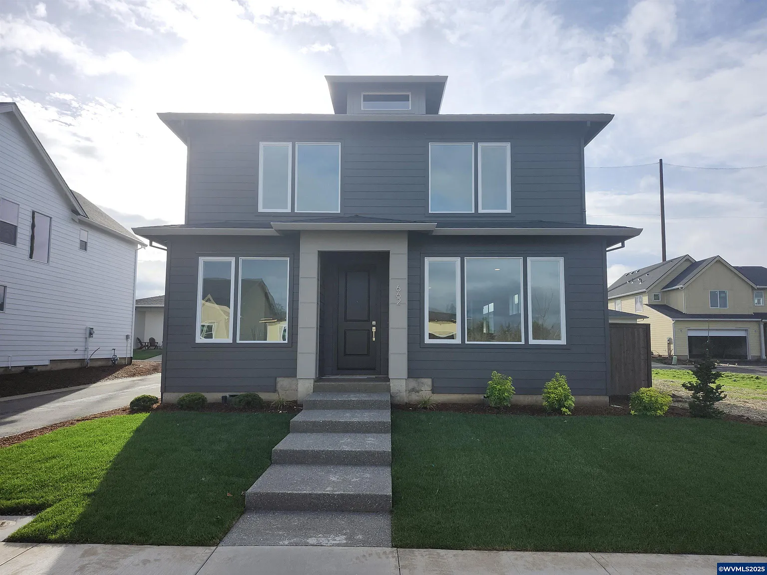 662 Magnolia Ave photo 1