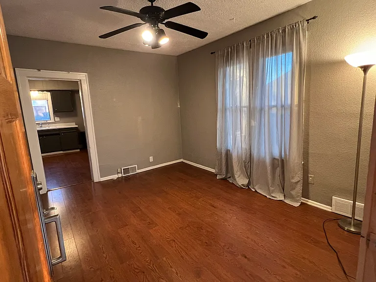 1815 Cleveland St NE #1 — Photo 4