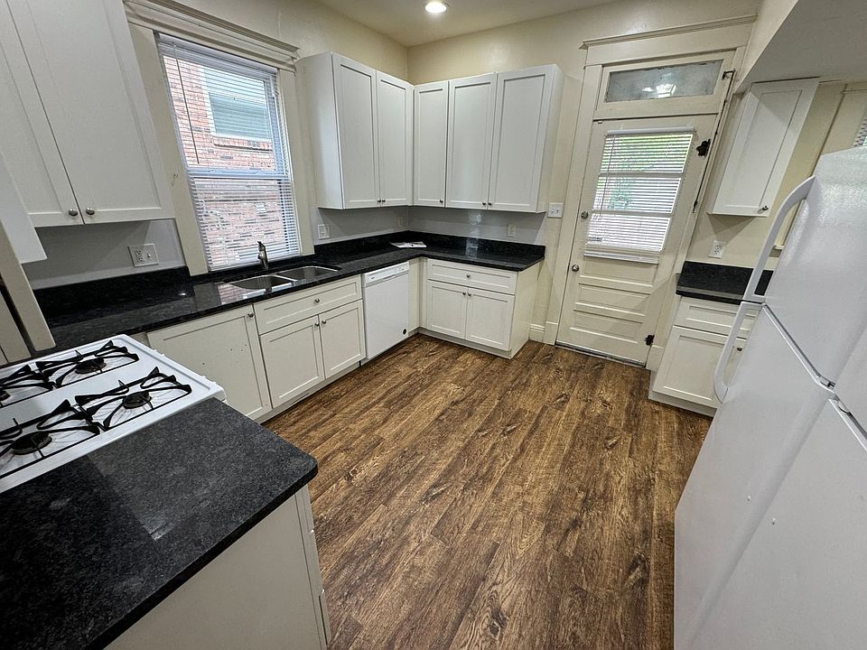 1st image of 364 E Northwood Ave