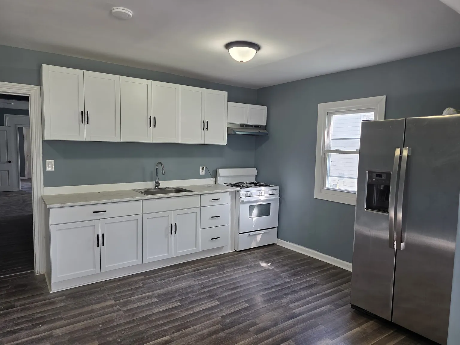 6 bed, 1630 sqft, $2,800 — Photo 2