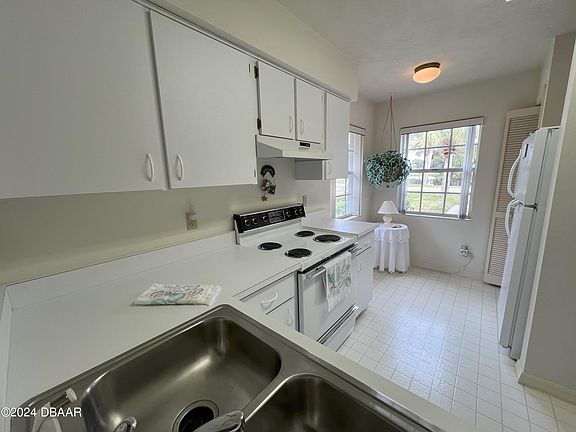 4th image of 4550 Rockledge Ln